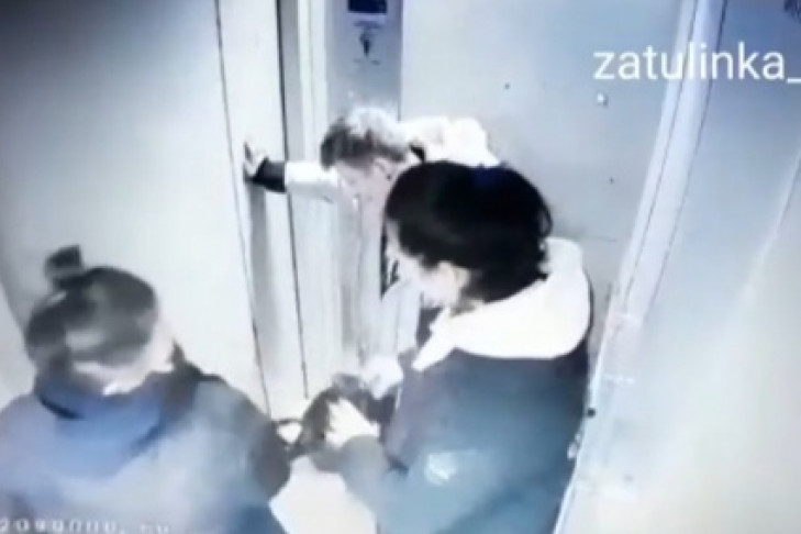 Дети травят кислотой пассажиров лифта на Затулинке