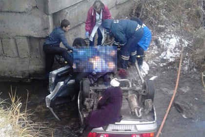 Машина упала с моста в Тогучине