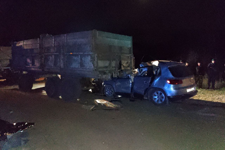 Влетел в трактор: 60-летний новосибирец погиб в ДТП под Новосибирском