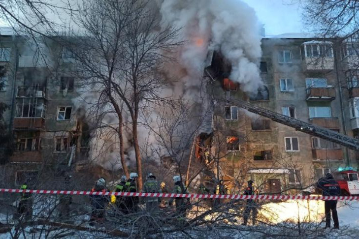 Второго погибшего нашли под завалами дома на Линейной в Новосибирске