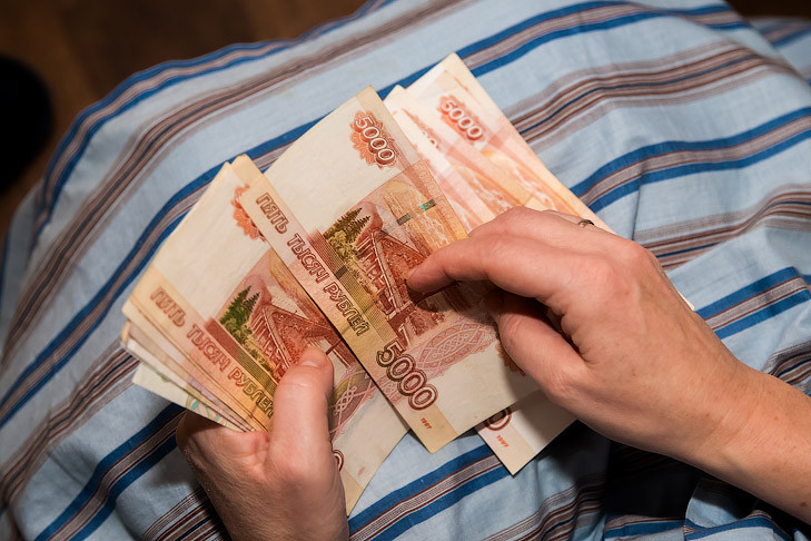 Больше 200 тысяч рублей выплатил сыну 50-летний участник СВО из Бердска