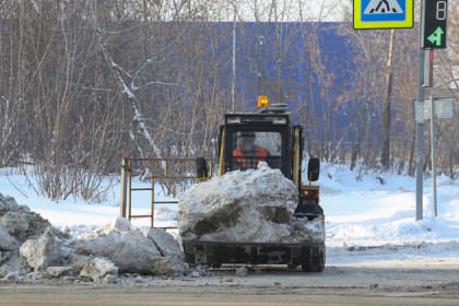 С дорог Новосибирска вывезли 25 тысяч кубометров снега
