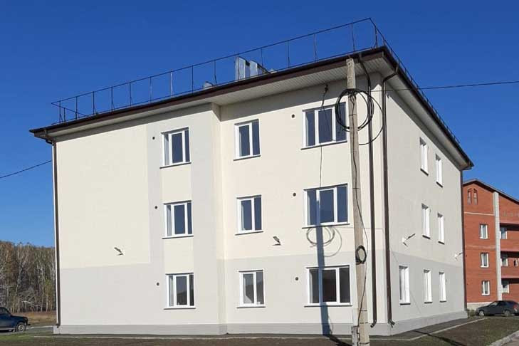 В Новосибирской области завершили строительство 13-квартирного дома для льготников