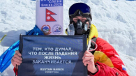 Параальпинист покорил Эверест на руках