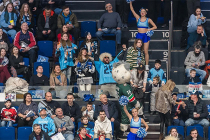 Покажи грудь: в Новосибирске пройдет акция для болельщиц ХК «Сибирь»