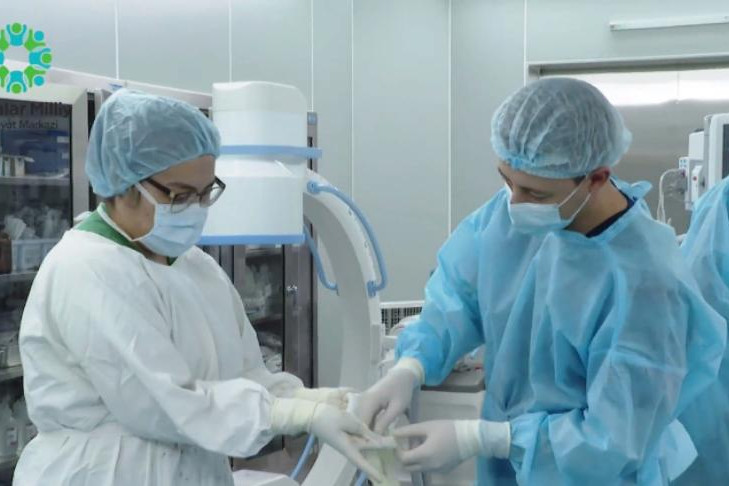 Детей со сложными сколиозами прооперировал в Ташкенте хирург из Новосибирска