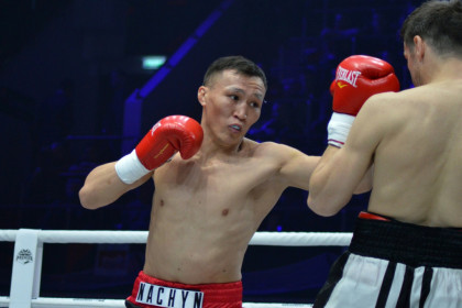 Травма не помешала новосибирскому боксеру Чамбалдоо завершить бой нокаутом