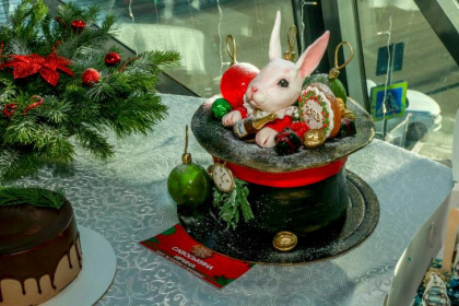Торт-кролик с бутылкой вина победил на конкурсе кулинаров в Новосибирске