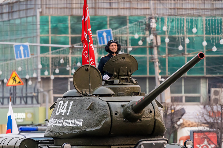 День танкиста 14 сентября 2025: мощные поздравления, открытки и стихи для бравых мужчин