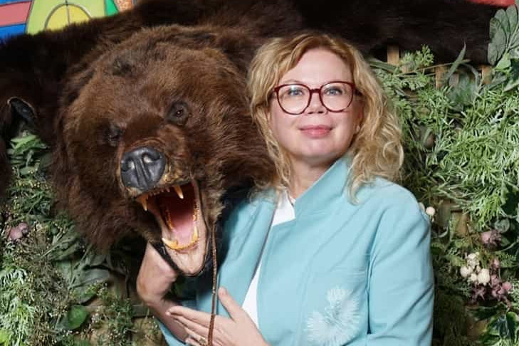 Медведи и пальмы впечатлили телеведущую Нику Ганич в Новосибирске