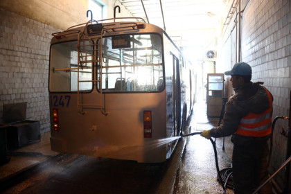 Мэр Новосибирска Кудрявцев поручил отмыть общественный транспорт до 17 апреля