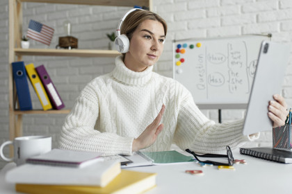 Авито и Skyeng разработали уроки о волонтерстве, помощи животным и экологии