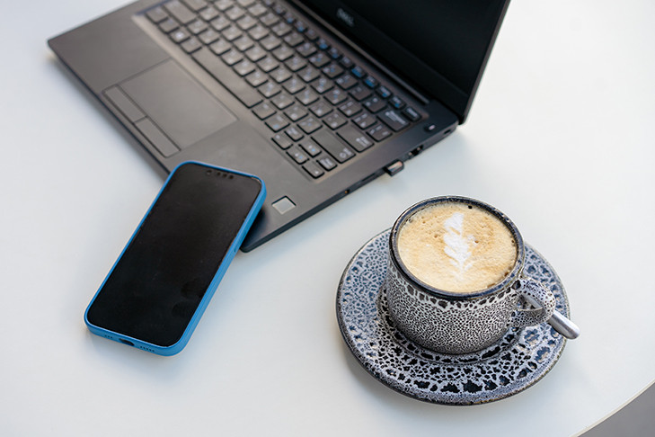 Почти 17 тысяч раз мошенники пытались дозвониться жителю Новосибирской области