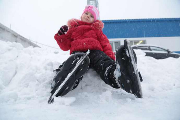 Рекордный снегопад засыпал Новосибирскую область 