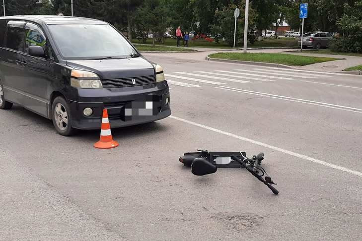 Мальчика на самокате сбили на улице Ленина в Бердске