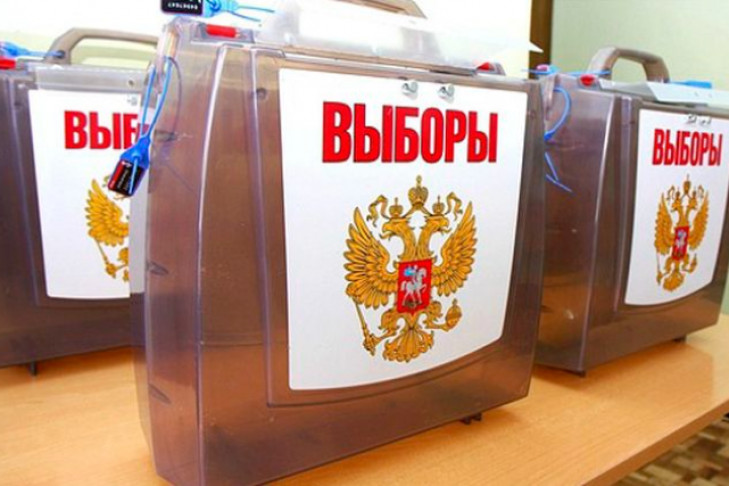 Первые избирательные участки открылись в России