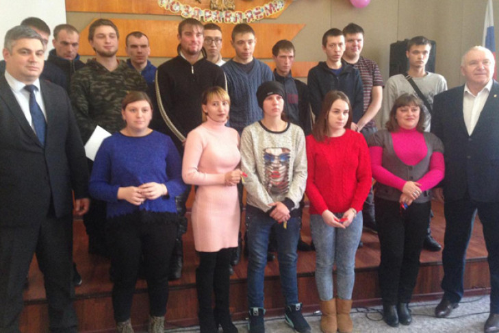 16 сирот в Купинском районе въехали в новые квартиры