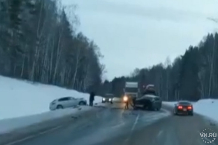 Авария с участием трех машин произошла в Мошковском районе