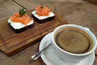 Новосибирские рестораны вслед за ларьками и химчистками стали просить наличку