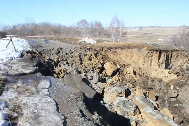 Под Новосибирском в селе Вагайцево полностью провалилась улица Свердлова