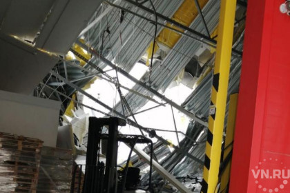 Крыша рухнула на огромном складе «Магнита» в Новосибирске 