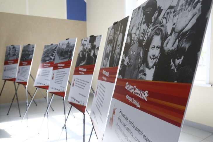 Передвижная выставка проекта «ФотоСтихиЯ» открылась в НГПУ накануне 9 мая