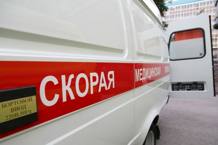 Кожный больной с ножом угнал машину скорой в Новосибирске 