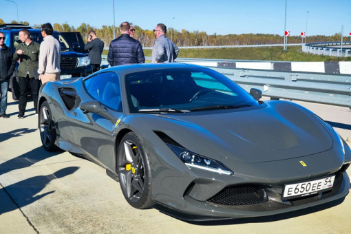 Камеры на Восточном обходе Новосибирска поймали Ferrari F8 на скорости 300 км/ч