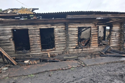 Сын с матерью погибли в пожаре в Аул-Бергуле под Новосибирском