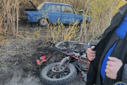 В Новосибирске мотоциклист попал под колеса ВАЗа и оказался в больнице