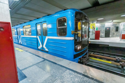 Новосибирский метрополитен избавляется от старых 4-вагонных электричек