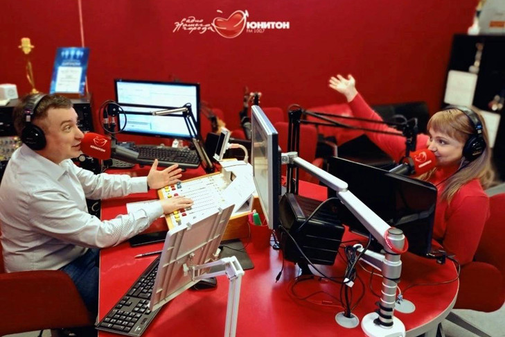 Радио «Юнитон» отмечает 30-летие с тремя поколениями новосибирцев