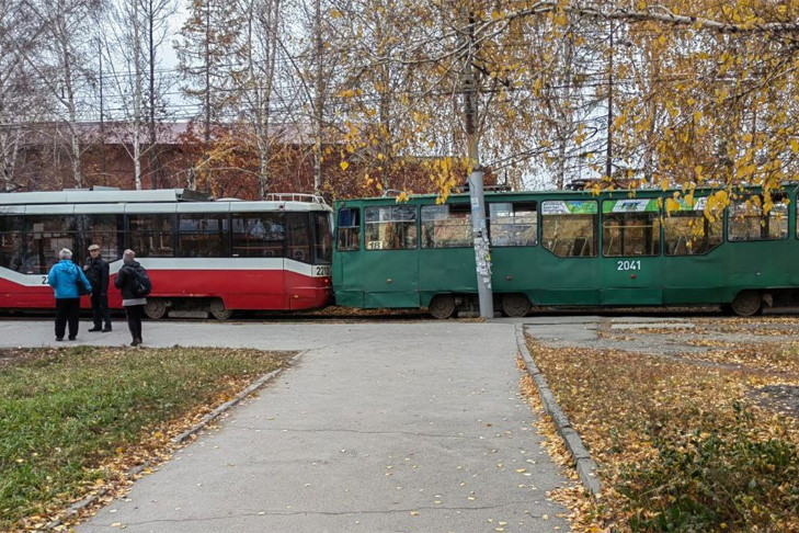 Два трамвая столкнулись в Новосибирске: есть пострадавшие