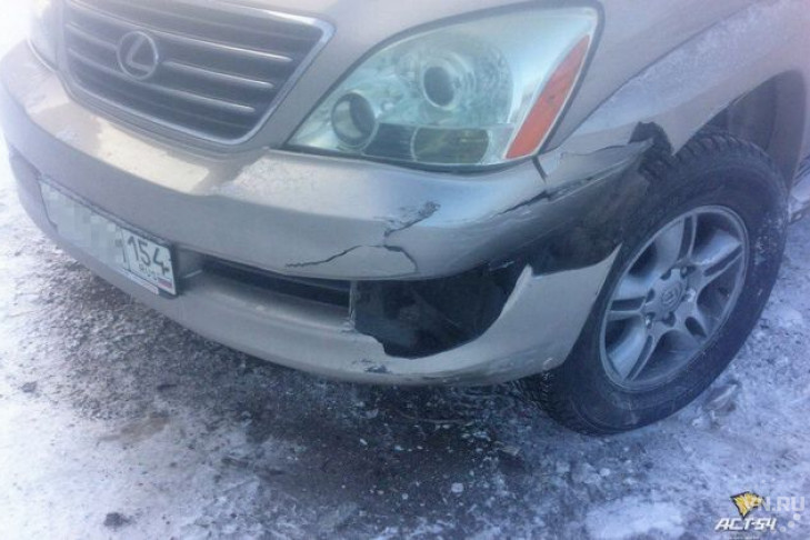 Восемь автомобилей протаранил водитель в Новосибирске
