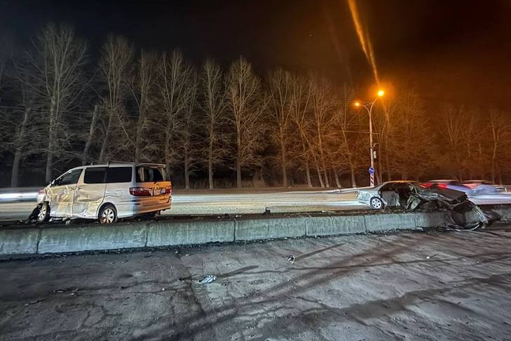 Смертельное ДТП в Первомайском районе Новосибирска: минивэн протаранил седан