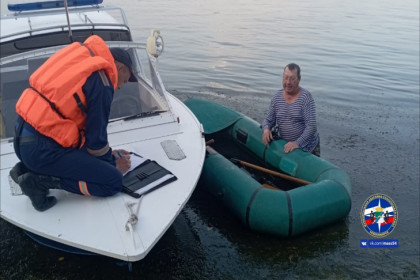 Рыбака в резиновой лодке «укачало» на Оби в Новосибирске