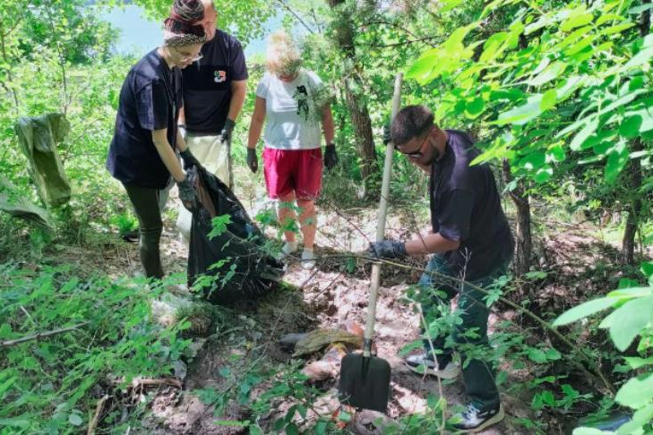 Склад деревянных унитазов обнаружили в Караканском бору под Новосибирском