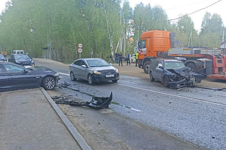 Пассажир Toyota погиб при лобовом столкновении с BMW в Новосибирске