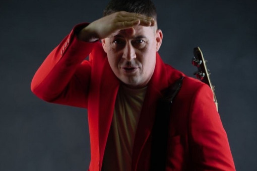 Автор хита «Скрип колеса» перепел песню новосибирца в шоу «Конфетка»