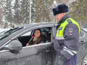 Женщин-водителей поздравили с наступающим праздником в Искитиме