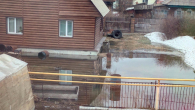 Дома в Порт-Артурских переулках Новосибирска затопило талыми водами