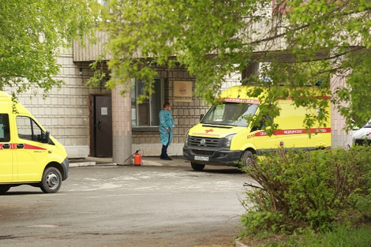 Главврач "скорой": "35 работников заразились коронавирусом"