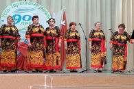 Вокальная группа из Еланки встречает зрителя в новых костюмах