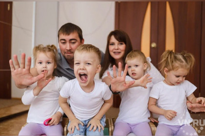 Четыре торта и квадрослезы: как живет единственная в Новосибирске семья с четверняшками