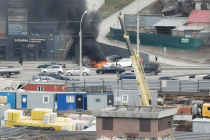 Три автомобиля вспыхнули на Ипподромской в Новосибирске