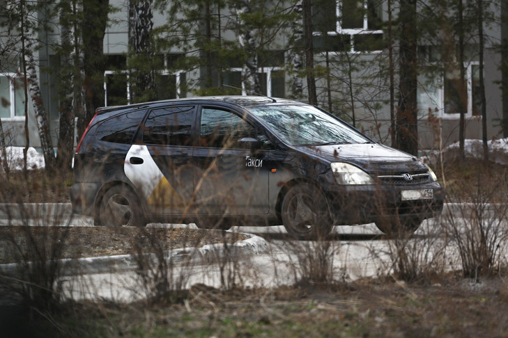 Таксист обокрал закладчика и попал под суд в Новосибирской области