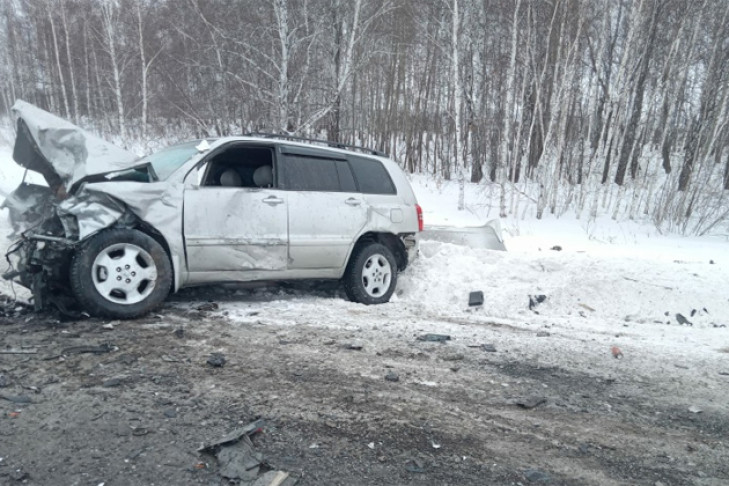 Два человека погибли в страшной аварии на новосибирской трассе