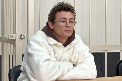 Никита Кологривый вернулся в Новосибирск в образе Маяковского