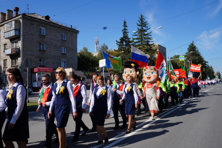 Тысяча участников Культурной олимпиады прошли по главной улице Бердска