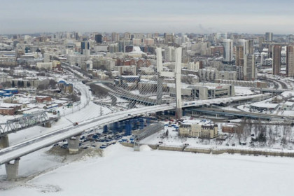 Демонтаж кранов завершили у пилона четвертого моста в Новосибирске